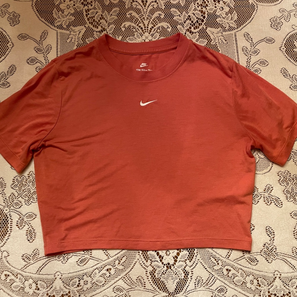 Nike Slim Fit Cropped Shirt Peach/Orange (Size Medium)